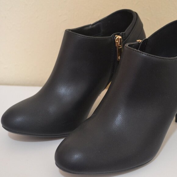 Black High Heeled Booties Size 7M - Picture 3 of 10
